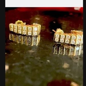 Stunning 14k Yellow Gold & Diamond Pierced Earrings 💜6.5 grams